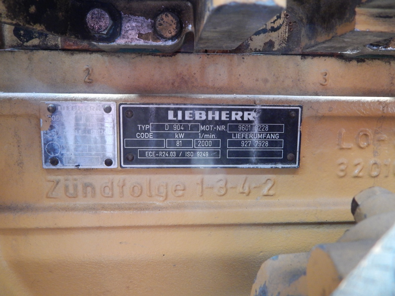 Engine LIEBHERR D904T R902 D904T