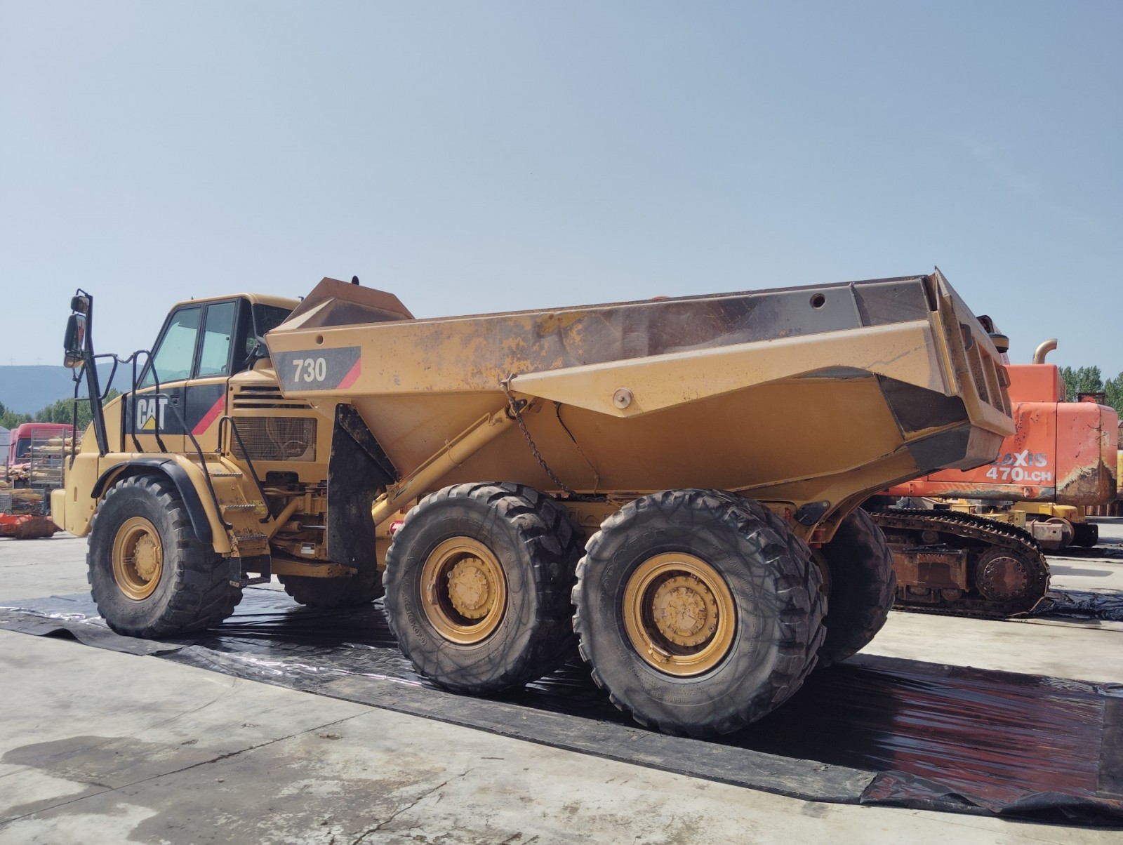 DUMPER ARTICULADO CATERPILLAR 730