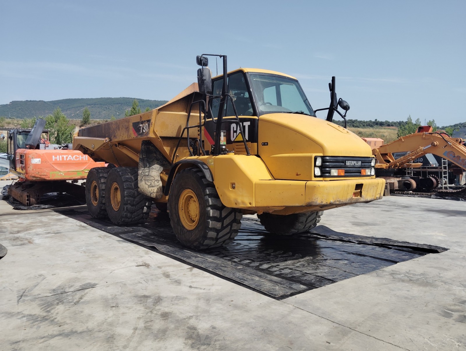 DUMPER ARTICULADO CATERPILLAR 730