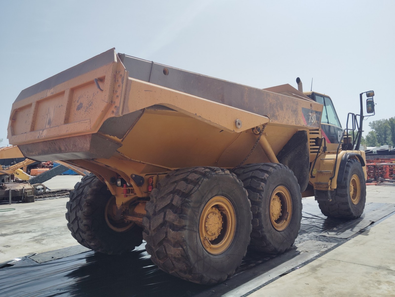 DUMPER ARTICULADO CATERPILLAR 730