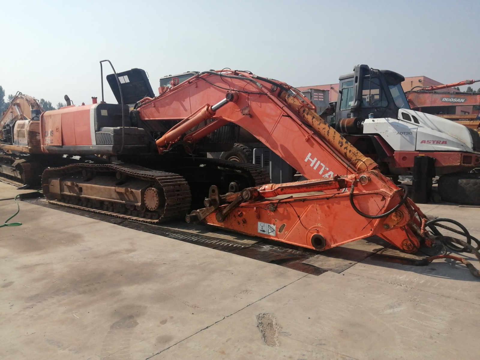 EXCAVADORA HITACHI ZX350LCH-3