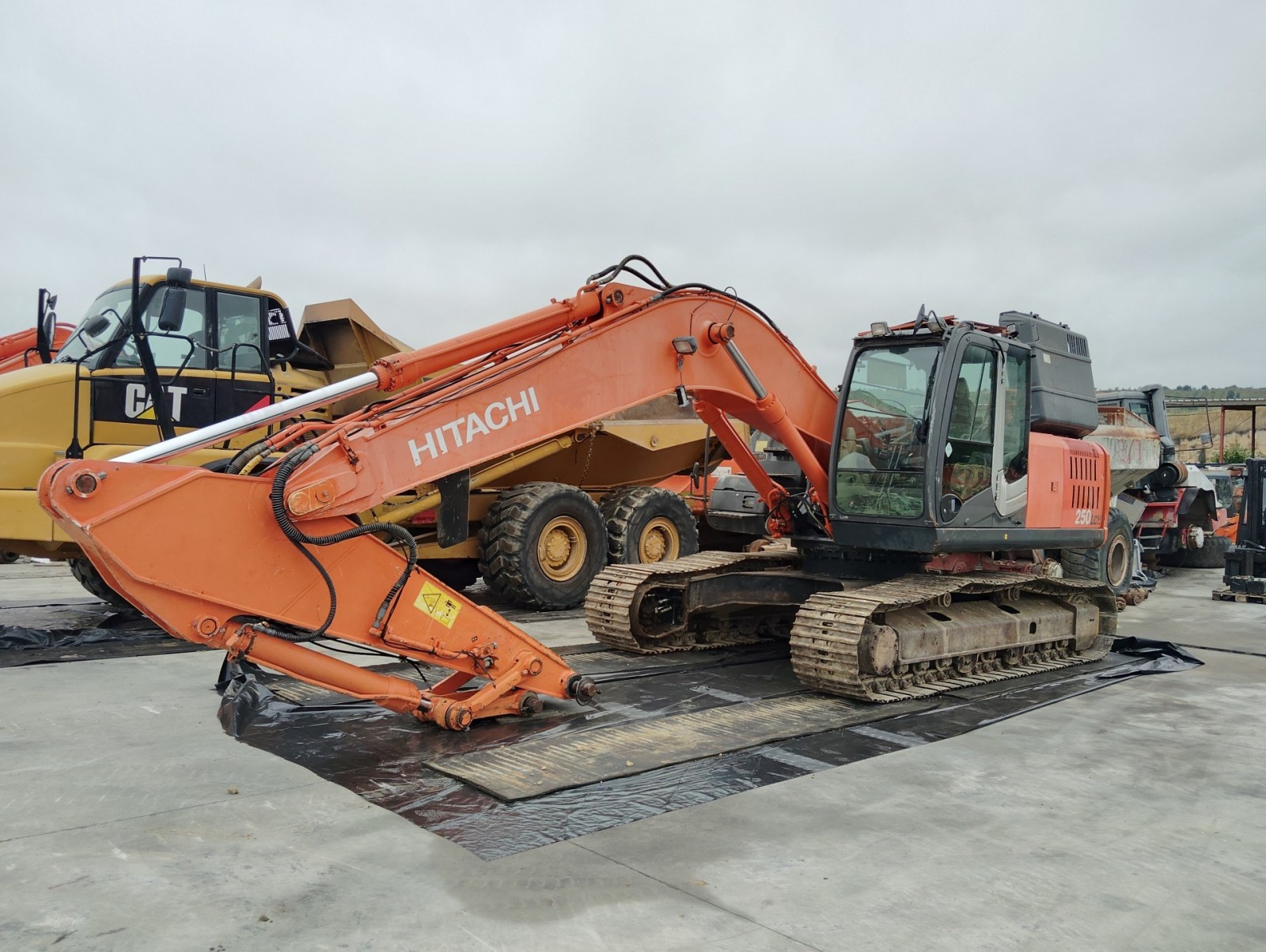 EXCAVADORA HITACHI ZX250LCN-3